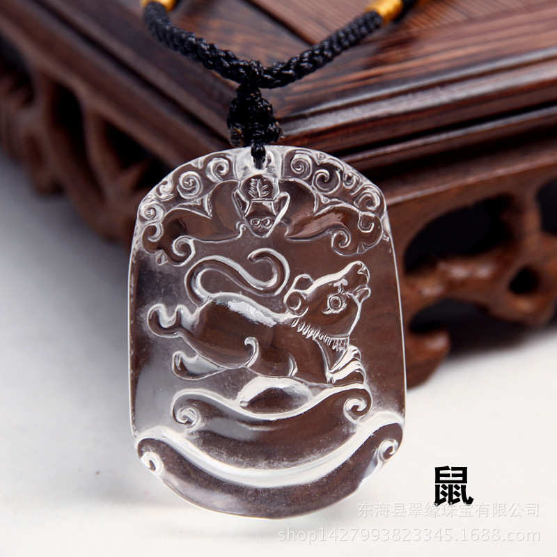 厂家天然白水晶十二生肖猪吊坠男女本命年属狗猴鸡猪龙蛇马羊鼠