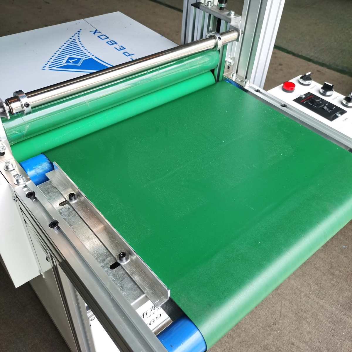 新款龙安500自动输送覆膜机 卡纸亚克力板贴胶机 电动冷裱机