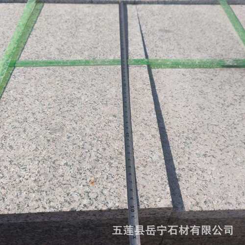 天然花岗岩五莲花抛光荔枝面外墙干挂板山东浅灰色幕墙贴面工程板