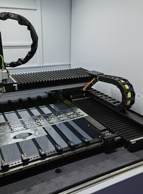 1000W/2000W/000W精密激光切割机配备智能高效切割头