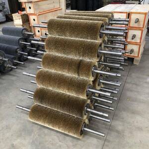 工业钢丝辊刷抛光打磨拉丝不锈钢丝镀铜丝刷辊滚筒刷辊除锈缠绕式