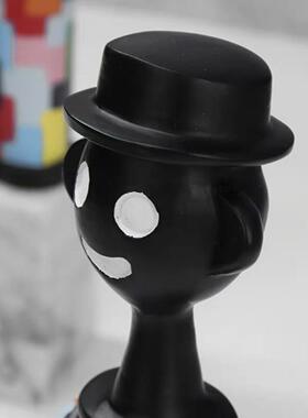 新款直销现代简约创意多彩卡通人物雕塑摆件儿童房样板房玩偶树脂