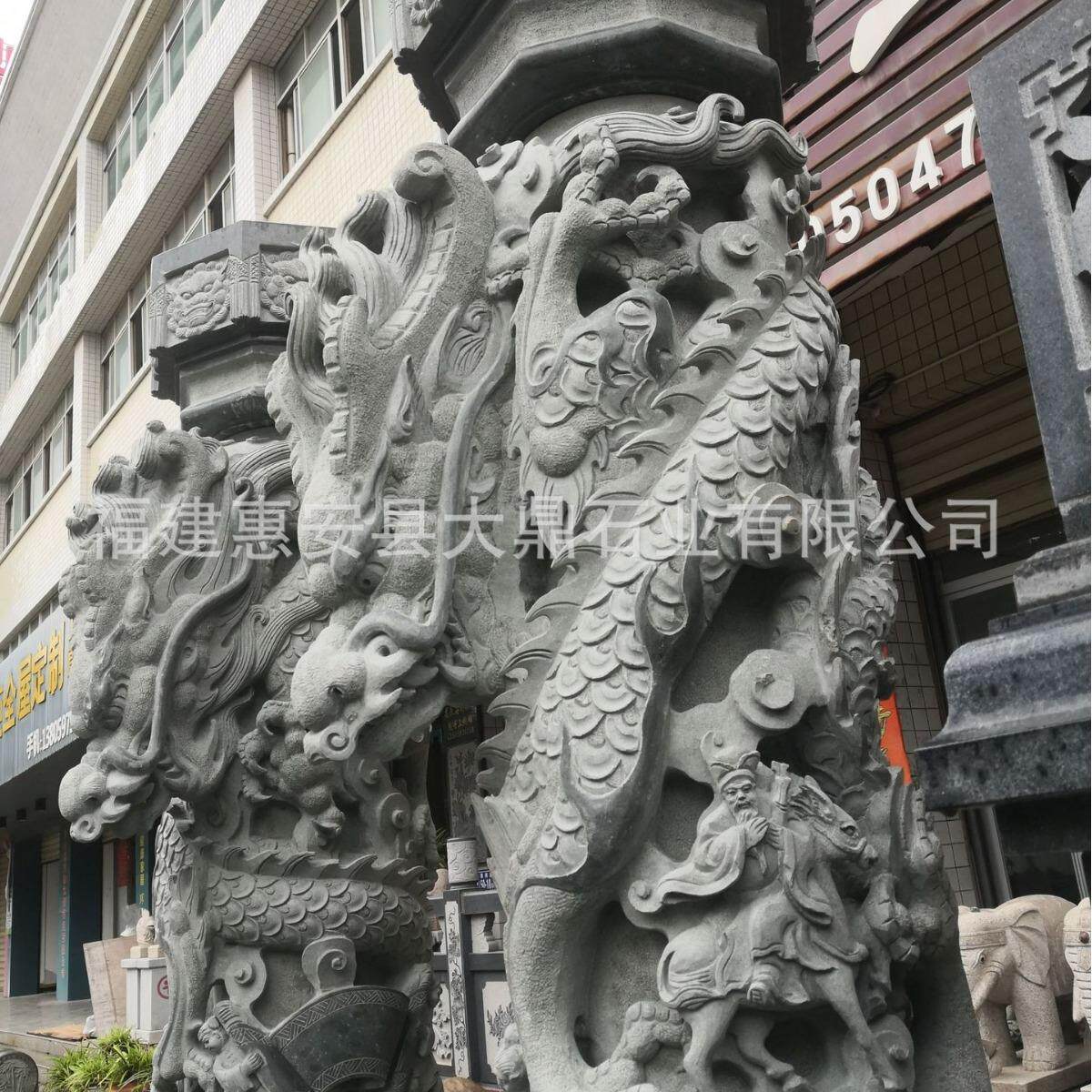 青石龙柱石圆柱寺庙青石香炉雕刻石材盘龙柱厂家供应