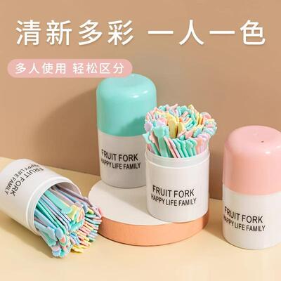 Disposable fruit forks, suitable for home use, come in plast