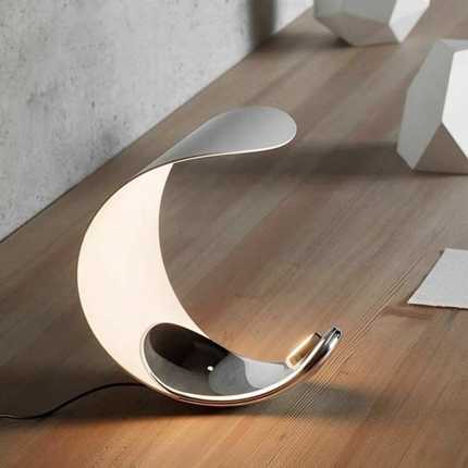 意式设计师款轻奢简约月亮台灯客厅卧室装饰调光床头灯创意led灯