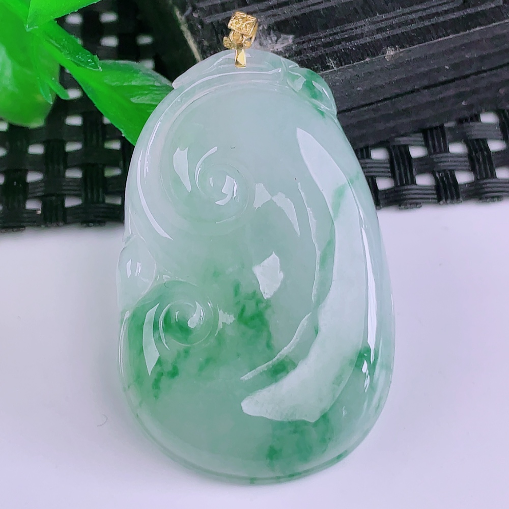天然真品翡翠正品 冰润18k金扣冰飘绿飘花细腻精雕如意吊坠10.76g