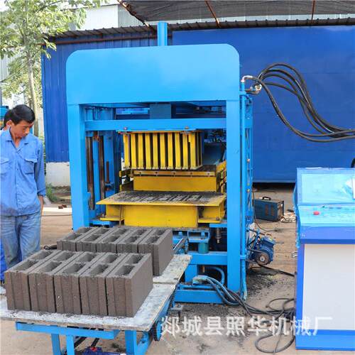 多功能自动液压系统混凝土压砖制砖机QT4-18可以更换模具生产