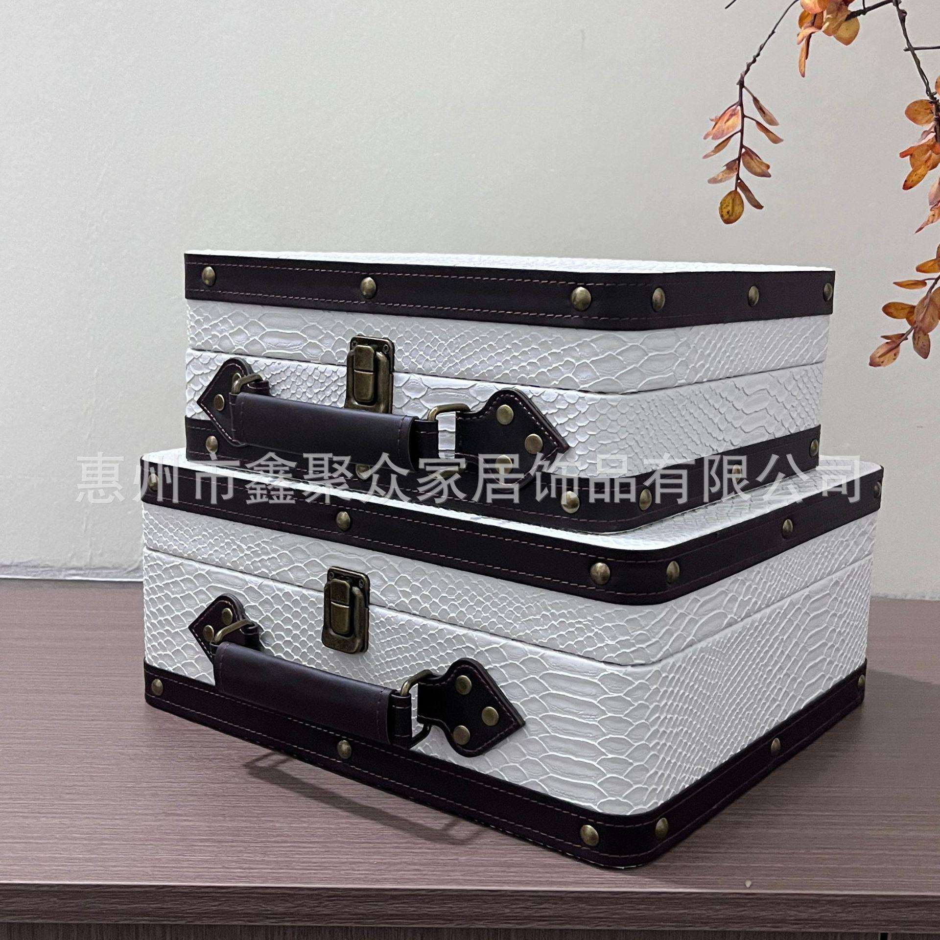 现代轻奢样板间衣帽间软装摆件皮革储物盒木质行李箱道具陈列饰品