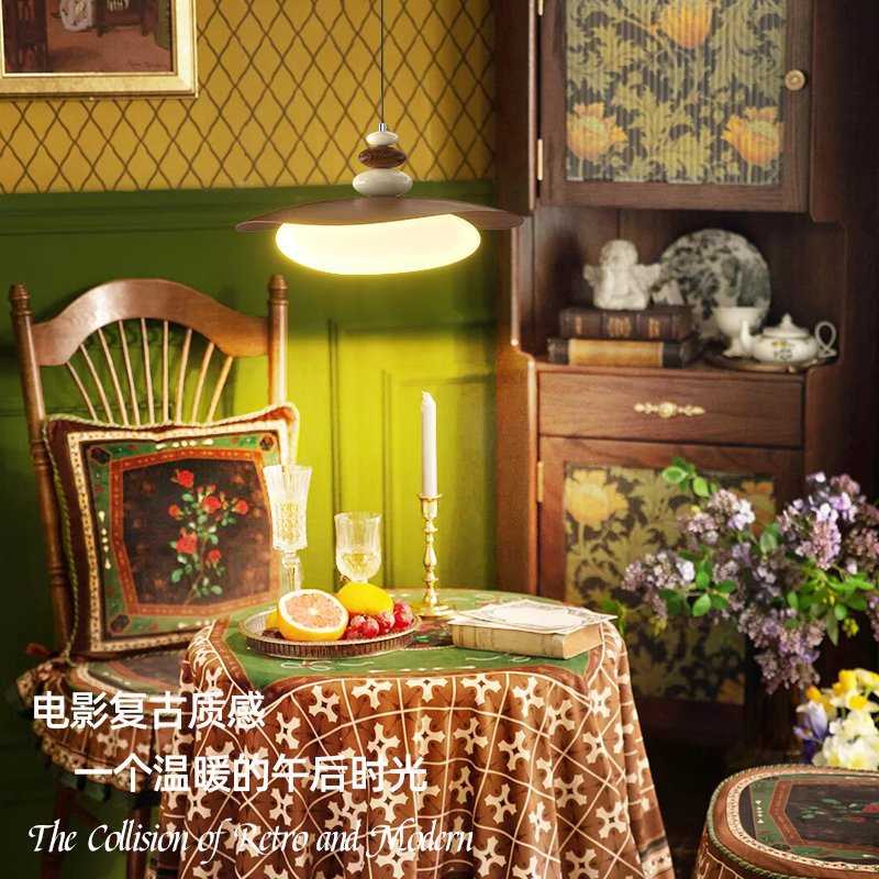 中古风鹅卵石餐厅吊灯侘寂风高级感餐桌灯复古胡桃木纹吧台摇臂灯