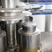 机 全自动易拉罐灌装 碳酸饮料灌装 含气灌装 碳酸饮料机械 设备