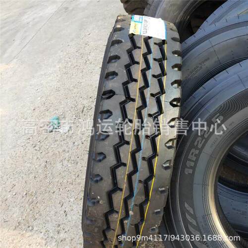 全钢丝卡车货车轮胎8.25/900/1000 /1100/12.00R20前四后八自卸车