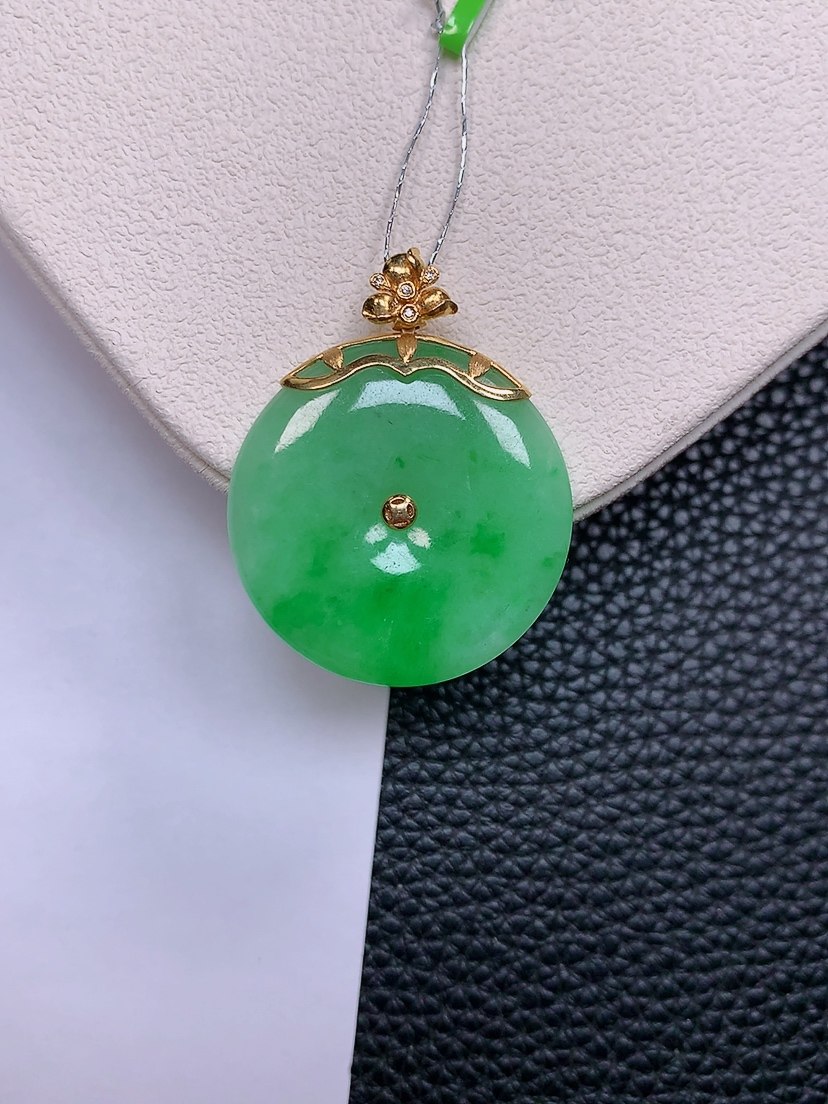 天然真品翡翠正品 水润细腻气质18k金镶嵌冰阳绿满阳色平安扣吊坠
