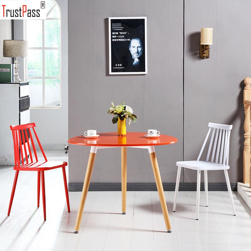 塑胶温莎椅 北欧风格伊姆斯餐椅 设计师塑料椅子休闲咖啡厅椅子