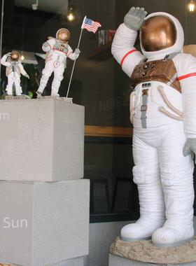 大型彷真宇航员摆件售楼部样板房展厅探月人物模型航天潮品装饰