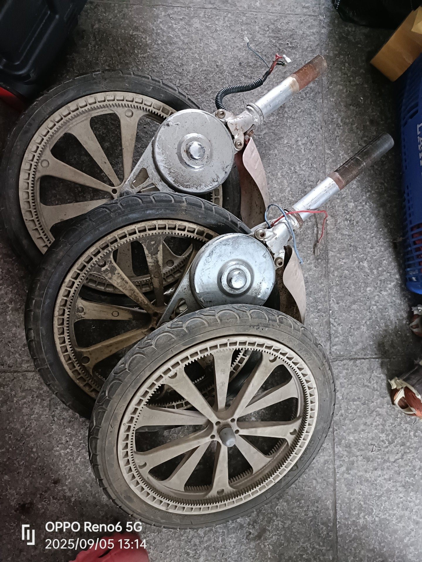 飞毛腿前轮电机 拆车件 饼电机 120W 约14V电压 功能