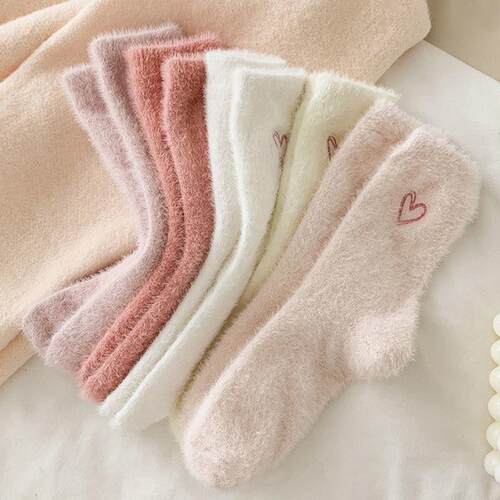 5 Pairs of Heart-Shaped Embroidered Socks Cute and Warm
