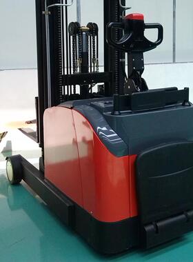 合力CQDM2/115-810小1前PRK移.23T米平衡重式堆高车站驾式全电动