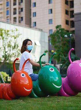 卡通毛毛虫雕塑摆件户DVY休外公园林景大观型乐园坐息昆虫座椅凳