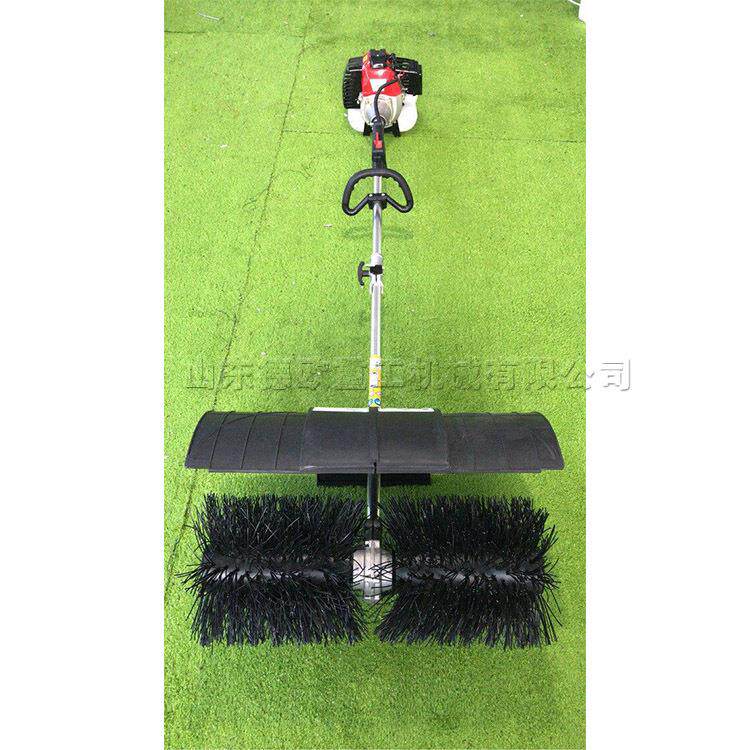 小型汽油动力梳草机 手提式人造草坪清理工具 多功能地面扫雪机