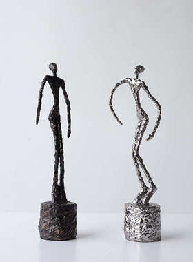 现代抽象铁艺雕塑人物软装饰品展厅样板房直播间柜子装饰陈列艺术