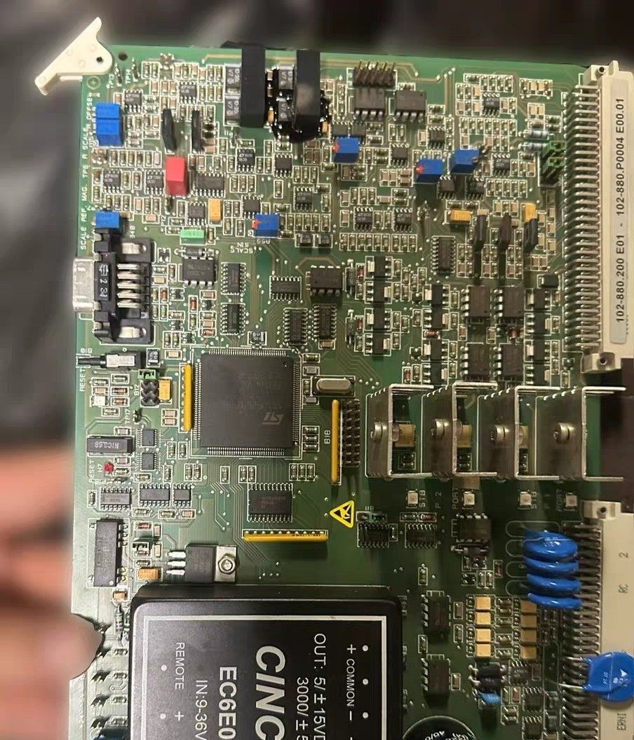 CINCON电源模块EC6E0，成色如图，功能正常。实物拍摄