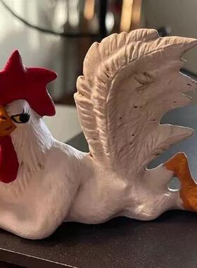 跨境新品大公鸡白色趴姿大尾巴鸡创意桌面摆件家居装饰树脂工艺
