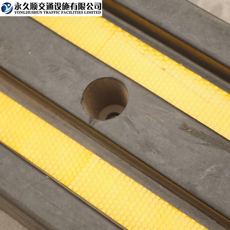 厂家直销车库防撞块橡胶防撞条护墙角警示物流装卸平台防撞胶