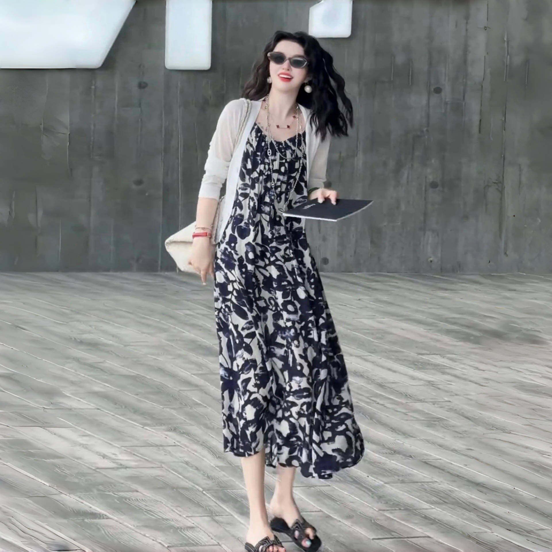 高级感轻奢夏季碎花吊带洋装套装女气质显瘦度假穿搭开 衫两件套