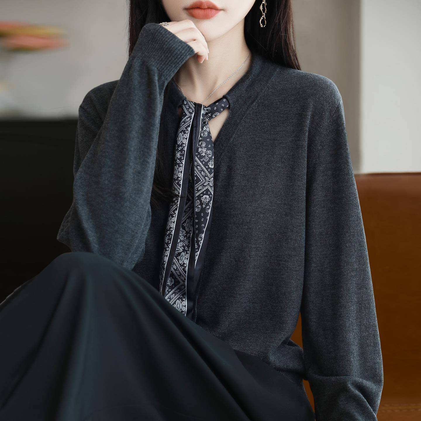 新品胖mm春秋大码女士毛衣遮肚子显瘦丝巾上衣秋冬内搭针织打底羊