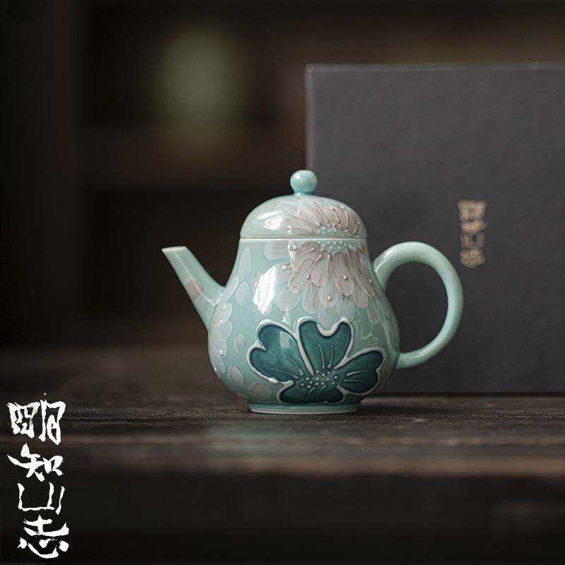 明知山志 有田烧工艺手绘茶壶 云湖蓝堆白叠花陶瓷茶壶 球孔过滤