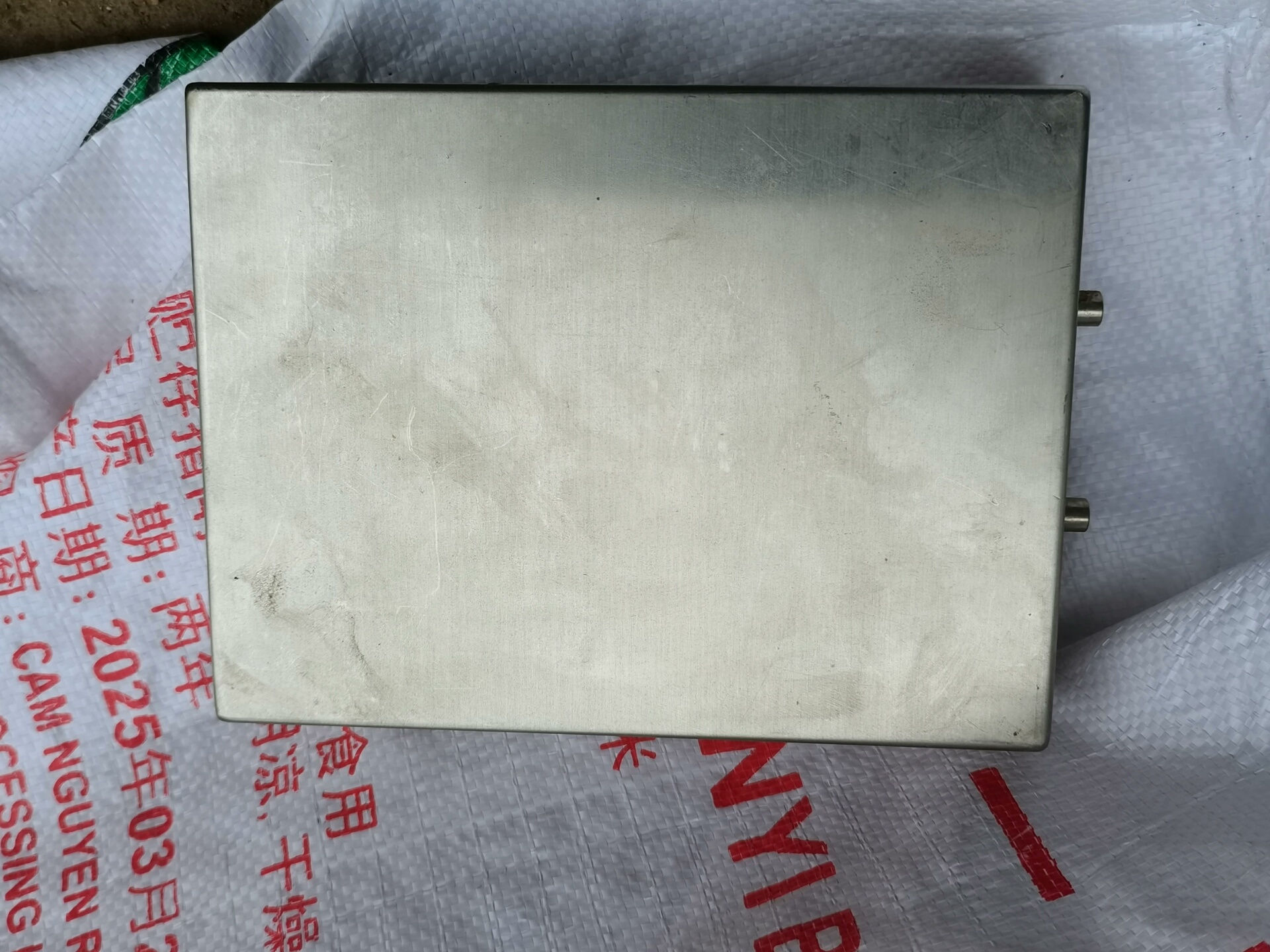 304不锈钢机壳，尺寸20X15X6厘米厚重料，有5个，可以