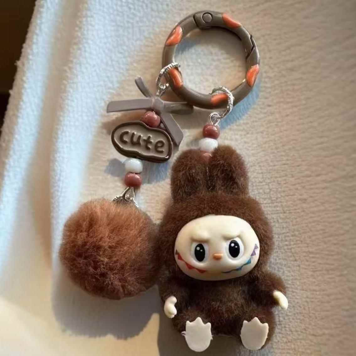 新款可爱迷你萌粒坐姿植绒Labubu包情侣汽车钥匙扣装饰挂件手机链