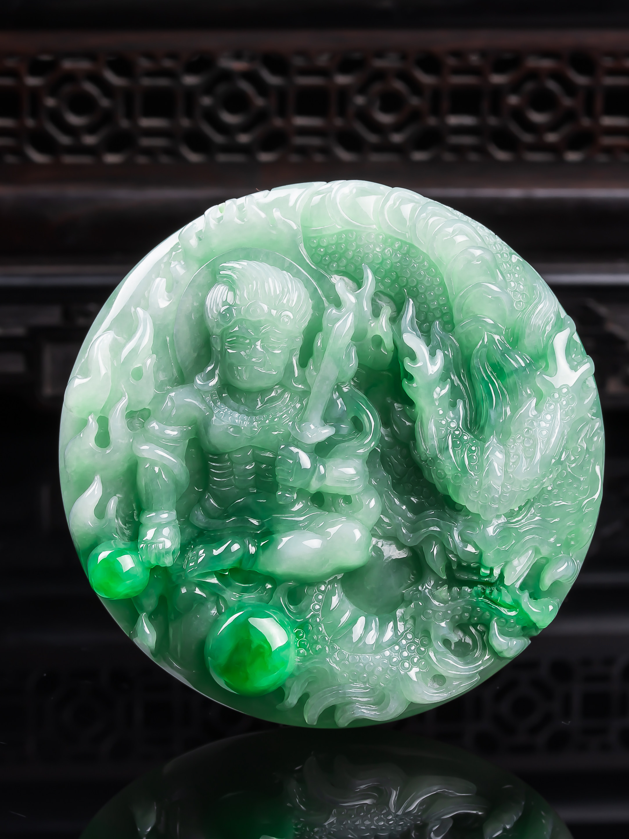缅甸天然真品翡翠冰满绿满色飘花闪拍不动明王菩萨玉石吊坠67.69g