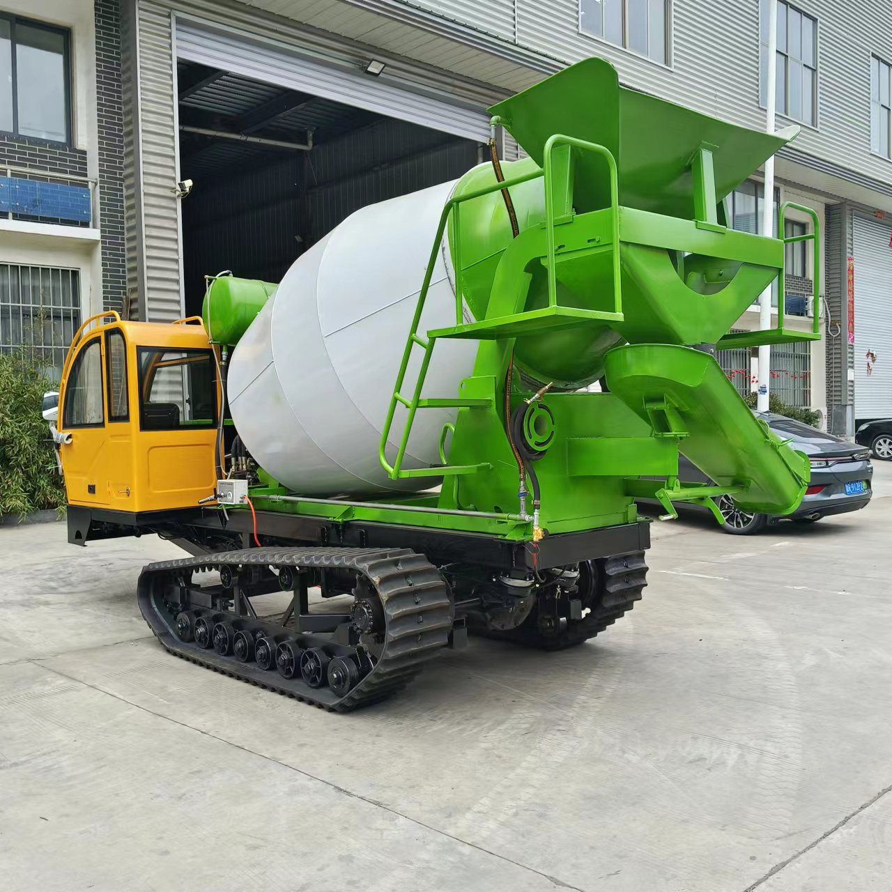 履带式混凝土搅拌车 高标农田履带式商混罐 3方履带搅拌运输车