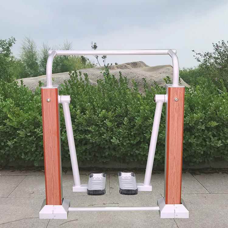 工厂供应防滑耐用新款塑木室外小区户外健身器材路径套装有氧