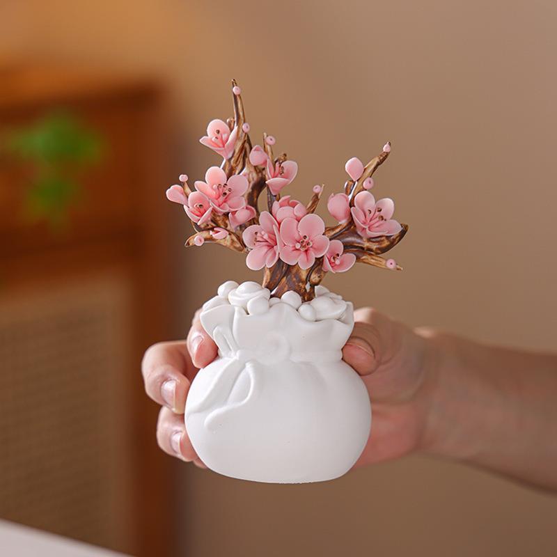 陶瓷捏花袋袋有钱梅花手工新中式家居饰品客厅电视柜博古架摆件