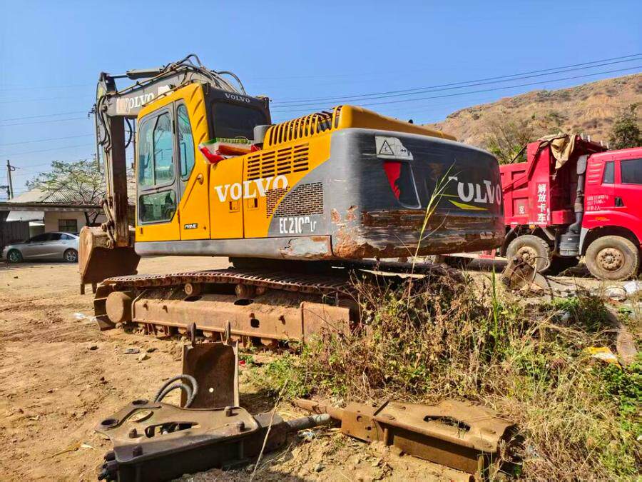 3月26日攀枝花某公司处置沃尔沃挖掘机网络拍卖公告