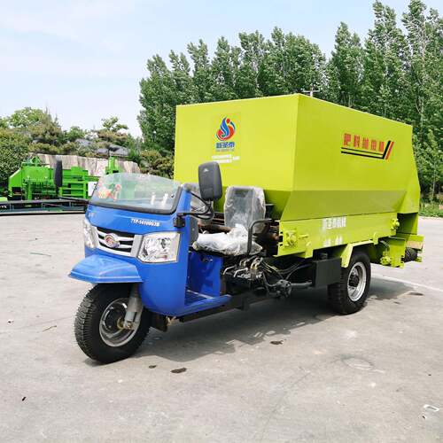 供应可双向撒料投料车柴油机款布料机全自动撒料车
