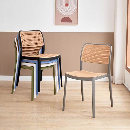 北欧简约塑料椅子带扶手靠背凳子加厚可叠放餐桌椅牛角户外藤编椅