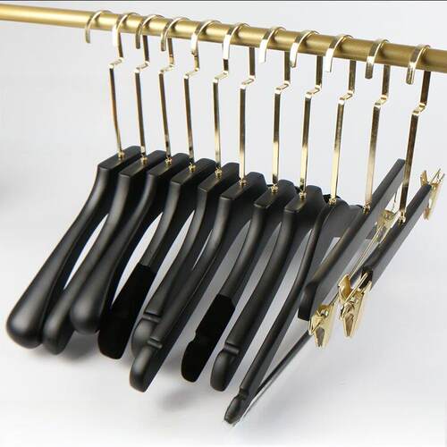 采购产品黑色实木衣架，男女服装店，防滑植绒，酒店衣柜，家庭支