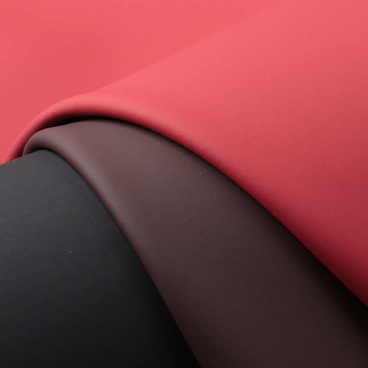 厂家直供0.9mm超纤皮丝绸皮革鞋材箱包面料手袋家具亚光合成革