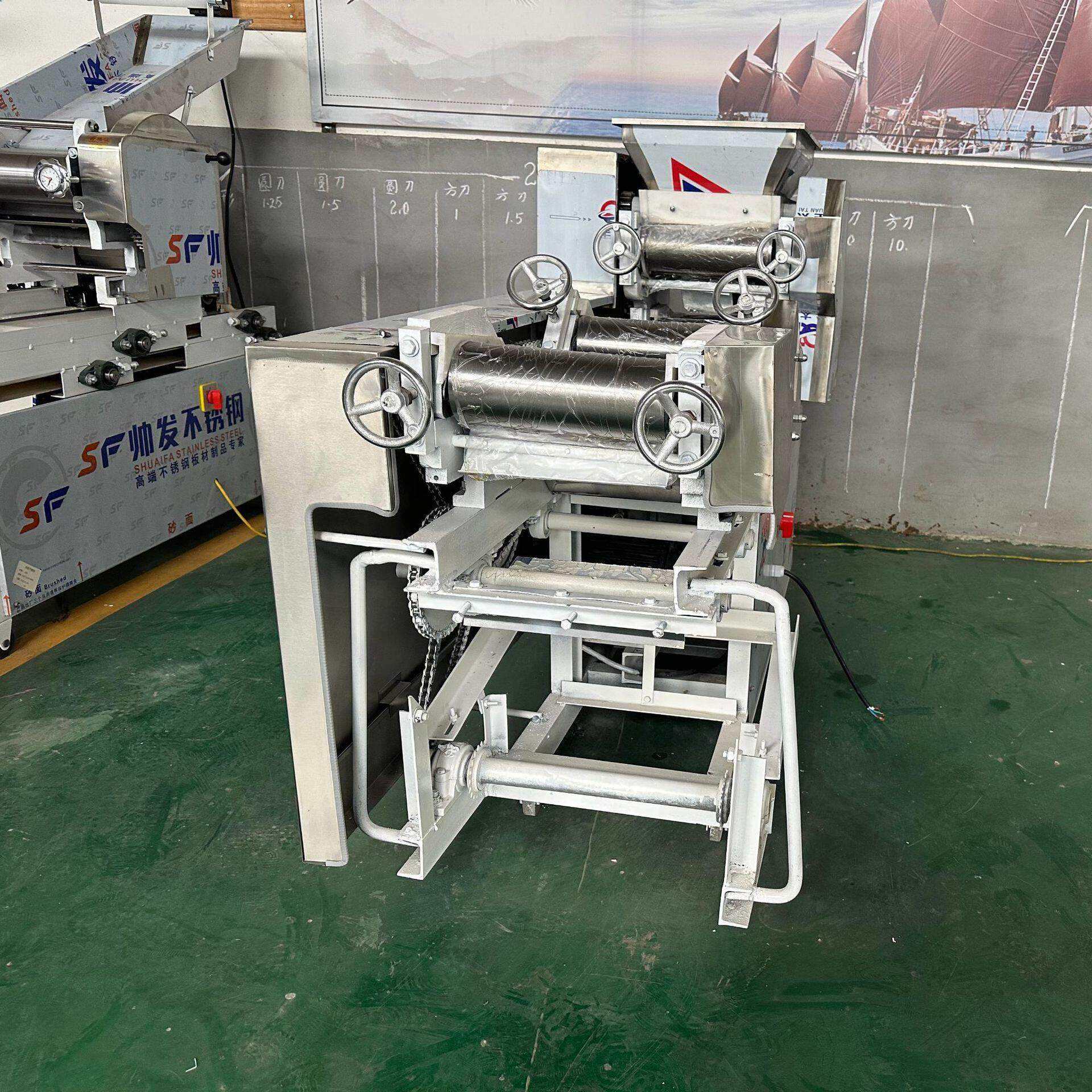 电动鲜面条机餐厅加盟创业机器家用小型压面机商用自动爬杆挂面机