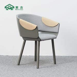 麦古 意式简约现代设计绒棉布餐椅便捷可堆叠实木靠背扶手休闲椅