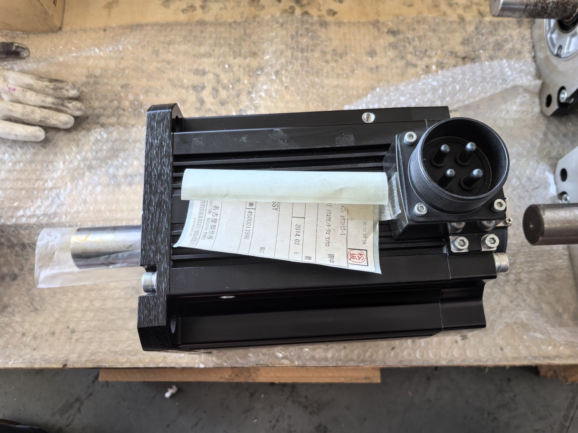 HF-703S-A48三菱伺服电机，全新原装无瑕疵，没有原箱