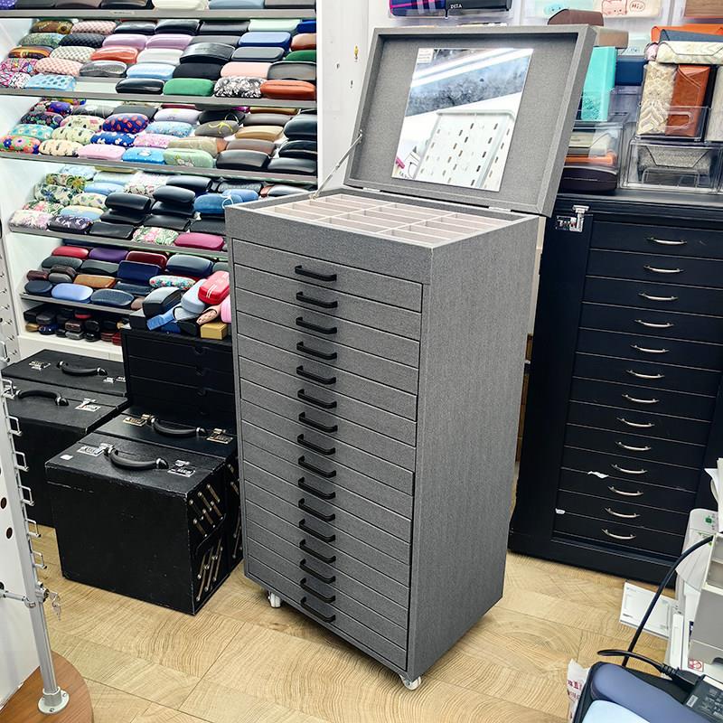 新款高档灰色皮革绒布内衬眼镜收纳柜翻盖带镜光学太阳眼镜展示柜