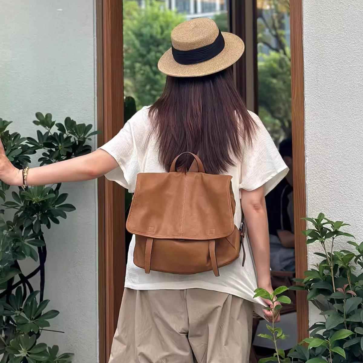 香港品牌宋佳同款休闲复古学院风邮差双肩包高级感百搭上课通勤大
