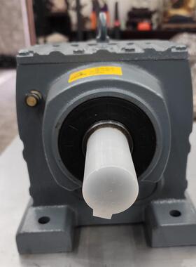 泰兴减速机现货供应R17斜齿轮减速机