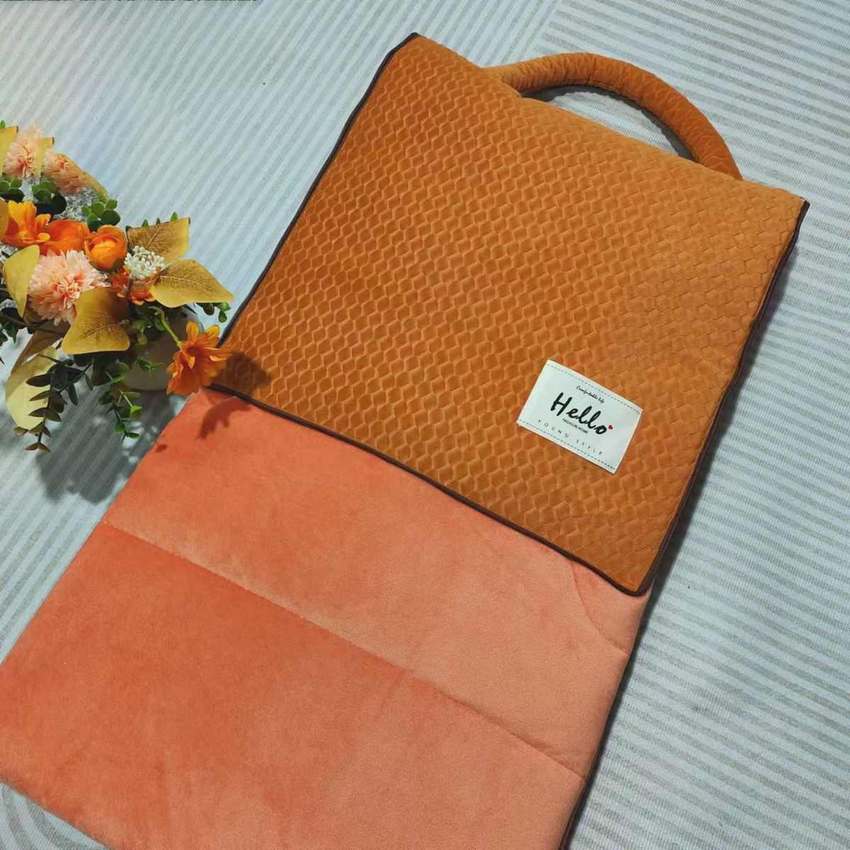 沙发被子新款绒厂家直销一抱枕车载抱手提水晶枕两用二合