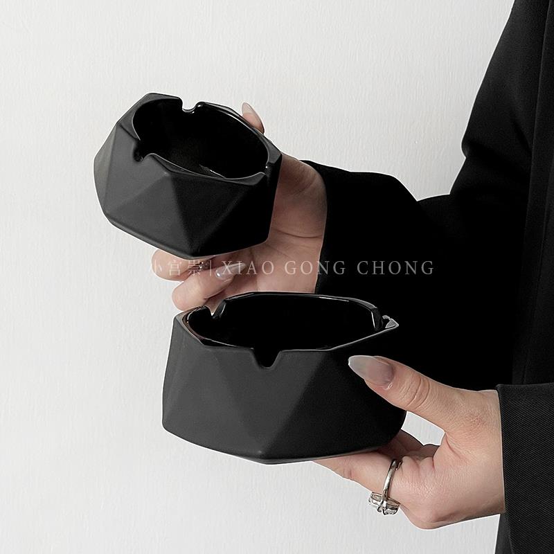 小众设计高级感烟灰缸磨砂黑立体几何烟盅家用办公室创意玻璃摆件