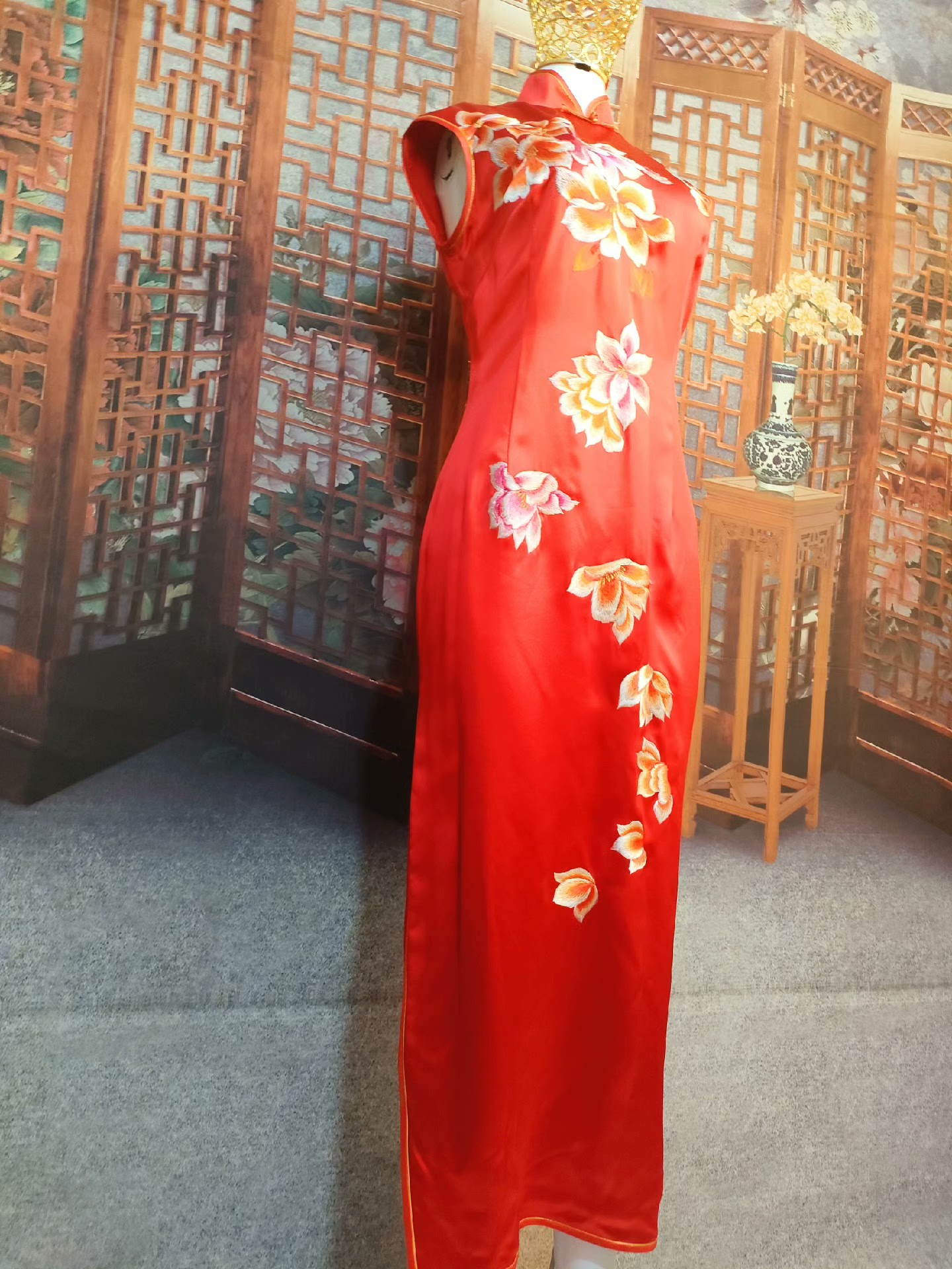 全新全新 红色 真丝重缎刺绣花旗袍 复古中国风 唐装 日常旗